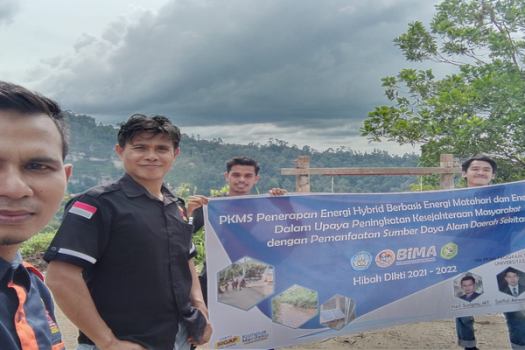 PENGABDIAN MASYARAKAT BERBAGI ENERGI DI DUSUN SUNGAI BUNGO